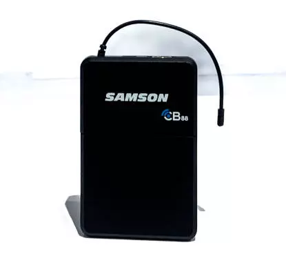 Samson - Concert 88 Earset 16-Channel True Diversity UHF Wireless System with SE10 Earset Microphone - K-Band 2